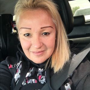 Meet your Posher, Leonor